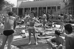 Hungary, Margit Islands, Budapest, Palatinus Strandfürdő., 1959, Chuckyeager tumblr, hula hoop, Fortepan #133892