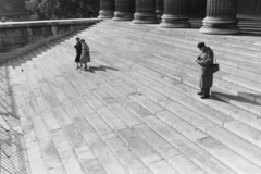 Magyarország, Budapest XIV., Hősök tere, a Szépművészeti Múzeum lépcsője., 1963, Chuckyeager tumblr, lépcső, Budapest, Fortepan #133920