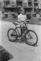 Hungary, Budapest XII., Csörsz utca 5-7., 1957, Chuckyeager tumblr, bicycle, Budapest, Fortepan #133980