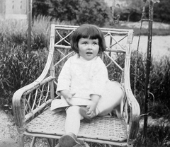 1925, Fortepan, portrait, garden, wicker chair, girl, kid, Fortepan #13399