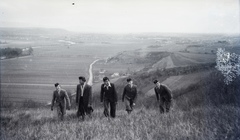 Szlovákia, Kassa, Hradová (Várhegy), balra a Hernád folyó, a távolban a város., 1941, Chuckyeager tumblr, csoportkép, diáksapka, kilátás, Fortepan #134049