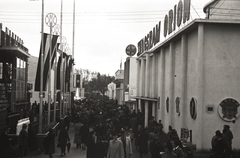 Magyarország, Városliget,Budapesti Nemzetközi Vásár, Budapest XIV., balra a Weiss Manfréd Acél- és Fémművek pavilonja, jobbra a Tungsram és az Orion közös pavilonja., 1941, Chuckyeager tumblr, nemzetközi vásár, Weiss Manfréd-márka, Orion-márka, Tungsram-márka, Budapest, Fortepan #134142