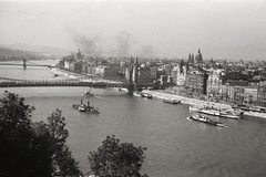 Magyarország, Gellérthegy, Budapest I., kilátás az Erzsébet híd és a Bazilika felé, háttérben a Széchenyi Lánchíd és a Parlament., 1939, Chuckyeager tumblr, hajó, híd, folyó, emlékmű, gőzhajó, Duna, eklektikus építészet, Budapest, függőhíd, Duna-híd, Kherndl Antal-terv, Czekelius Aurél-terv, Fortepan #134146