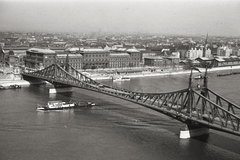 Magyarország, Budapest I.,Budapest IX., a Szabadság (Ferenc József) híd a Gellérthegyről nézve, a pesti hídfőnél a Fővám téren a Fővámpalota (később Corvinus Egyetem)., 1939, Chuckyeager tumblr, híd, Duna, Budapest, Duna-híd, Feketeházy János-terv, Fortepan #134148