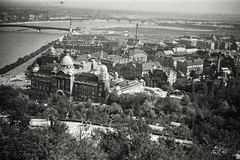 Magyarország, Gellérthegy, Budapest XI., kilátás a Petőfi (Horthy Miklós) híd és az Összekötő vasúti híd felé, előtérben a Gellért Szálló és a Gyógyfürdő., 1939, Chuckyeager tumblr, folyó, szálloda, Duna, Lágymányos, Budapest, Duna-híd, Hegedűs Ármin-terv, Sebestyén Artúr-terv, Sterk Izidor-terv, Fortepan #134149