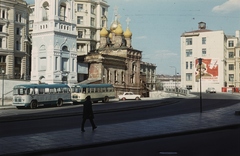 Oroszország, Moszkva, Pszkov-hegyi Győzedelmes Szent György-templom a Zarjadje park felől nézve., 1971, Chuckyeager tumblr, Szovjetunió, színes, autóbusz, Fortepan #134191