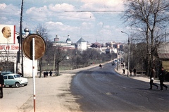 Oroszország, Szergijev Poszad, Vörös Hadsereg sugárút, balra a Szentháromság-Szergij kolostor., 1971, Chuckyeager tumblr, Szovjetunió, színes, Zaporozsec-márka, Fortepan #134192