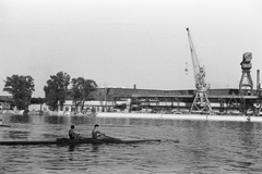 Hungary, Budapest XIII., Újpesti-öböl, a Magyar Hajó- és Darugyár Angyalföldi Gyáregysége, a szerelő partfal a Meder utca közelében., 1969, Chuckyeager tumblr, paddling, Budapest, Fortepan #134227