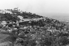 Hungary, Pécs, kilátás a Magaslati (Kalinyin) útról Tettye városrész és a Havihegyi kápolna felé., 1957, Chuckyeager tumblr, picture, roof, hillside, Fortepan #134257