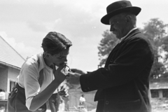 1952, Chuckyeager tumblr, cigaretta, rágyújt, Fortepan #134324