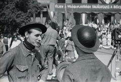 Magyarország, Budapest XIV., Hősök tere a Szépművészeti Múzeum előtt. A felvétel az 1949. augusztus 14-től 28-ig tartott II. VIT (Világifjúsági Találkozó) résztvevőivel készitett film forgatásán készült., 1949, Chuckyeager tumblr, Budapest, Világifjúsági és Diáktalálkozó, Fortepan #134340