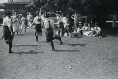 Magyarország, Budapest XIV., Hősök tere a Szépművészeti Múzeum előtt. A felvétel az 1949. augusztus 14-től 28-ig tartott II. VIT (Világifjúsági Találkozó) résztvevőivel készitett film forgatásán készült., 1949, Chuckyeager tumblr, tánc, Budapest, Világifjúsági és Diáktalálkozó, Fortepan #134352