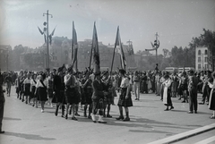 Magyarország, Budapest XIV., Hősök tere a Szépművészeti Múzeum előtt. A felvétel az 1949. augusztus 14-től 28-ig tartott II. VIT (Világifjúsági Találkozó) résztvevőivel készitett film forgatásán készült., 1949, Chuckyeager tumblr, Budapest, Világifjúsági és Diáktalálkozó, skót, Fortepan #134354