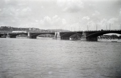 Magyarország, Budapest V., az újjáépülő Margit híd a déli oldal átadása után, a pesti alsó rakpartról nézve., 1947, Bujdosó Géza, folyó, Duna, Budapest, Duna-híd, Ernest Goüin-terv, Fortepan #134478