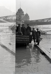 Magyarország, Budapest V., a pesti alsó rakpart árvíz idején a Szabadság (Ferenc József) hídnál., 1940, Fortepan/Album018, halászat, Budapest, Fortepan #134643