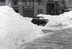 Magyarország, Budapest V., Fővám tér, háttérben a 2-3. számú ház., 1940, Fortepan/Album018, tél, hó, kávéház, automobil, Budapest, havas táj, Fortepan #134672