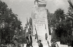 Magyarország, Budapest VIII., II. János Pál pápa (Tisza Kálmán) tér, a Nemzeti munka szobra (Siklódy Lőrinc, 1943.). A felvétel a szobor felavatása alkalmával készült., 1943, Fortepan/Album021, Budapest, Fortepan #134818