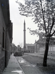 Magyarország, Eger, Minaret a Knézich Károly utcából nézve, jobbra a Szent Sebestyén vértanú templom (volt Irgalmasok temploma)., 1937, Ladinek Viktor, Fortepan #134845