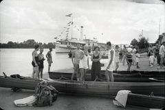 Hungary, Leányfalu, Duna-part, háttérben a hajóállomás., 1935, Lőrinczi Ákos, paddling, steamboat, Fortepan #134907