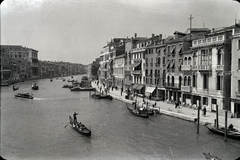 Olaszország, Velence, Canal Grande, jobbra a Riva del Vin a Rialto hídról nézve., 1930, Lőrinczi Ákos, gondola, csatorna, Fortepan #134908