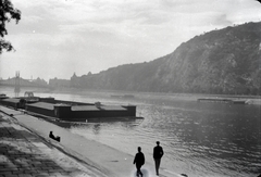 Magyarország, Budapest V., Belgrád (Ferenc József) rakpart az Erzsébet híd felől a Szabadság (Ferenc József) híd felé nézve, dunai uszoda. Jobbra a Gellért-hegy., 1934, Lőrinczi Ákos, Dunafürdő, Budapest, Fortepan #134943