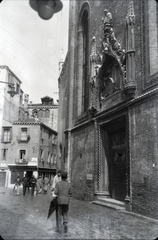 Olaszország, Velence, Campo Santo Stefano, jobbra a Szent István-templom (Chiesa di Santo Stefano)., 1930, Lőrinczi Ákos, templom, tér, katolikus, gótika, bélletes kapuzat, Bartolomeo Bono-terv, Fortepan #134981