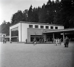 Csehország, Luhačovice, fürdő., 1949, Lőrinczi Ákos, Csehszlovákia, oszlopsor, gyógyszálló, Fortepan #134996