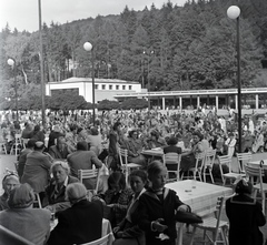 Csehország, Luhačovice, fürdő., 1949, Lőrinczi Ákos, Csehszlovákia, oszlopsor, gyógyszálló, lámpaoszlop, terasz, Fortepan #134998