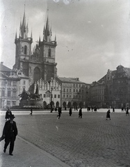 Czech Republik, Prague, Óváros tér (Staromestske namesti), Týn-templom., 1924, Lőrinczi Ákos, Czechoslovakia, monument, church, square, basilica, Catholic Church, gothic, sculptural group, Jan Hus-portrayal, Ladislav Šaloun-design, Peter Parler-design, Matthias of Arras-design, Mikuláš of Kadaň-design, Jan Šindel-design, Fortepan #135070