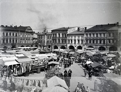 Csehország, Nový Jičín, Masarykovo náměstí (ekkor Hlavní náměstí)., 1932, Lőrinczi Ákos, Csehszlovákia, piac, gyógyszertár, kétnyelvű felirat, Fortepan #135082