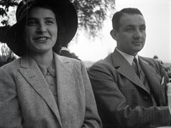 1935, Lőrinczi Ákos, portrait, smile, suit, hat, man and woman, Fortepan #135092