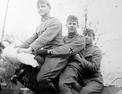 1932, Fortepan, tableau, duck, fun, soldier, posture, ordnance, wide sitting, sitting on a cannon, three people, Fortepan #13515