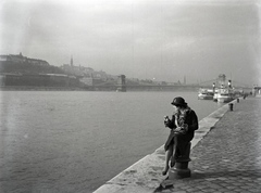 Magyarország, Budapest V., pesti alsó rakpart, háttérben a Széchenyi Lánchíd., 1934, Lőrinczi Ákos, Budapest, kikötőbak, Fortepan #135239