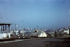 Magyarország, Budapest XII., Hegyalja út a Sion lépcsőnél, a távolban a Királyi Palota (később Budavári Palota) kupolája látszik., 1943, Szabó Viktor, színes, Budapest, BSZKRT-szervezet, Fortepan #135634