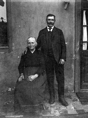 1920, Fortepan, yard, man, man and woman, woman, double portrait, old person, arms around shoulders, Fortepan #13566