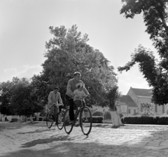 Romania,Transylvania, Bistrița, Fő tér (piata Centrala)., 1962, Sütő András örökösei, Új Élet szerkesztőség, Fortepan #135753