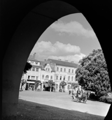 Romania,Transylvania, Bistrița, árkád a Fő téren (piata Centrala)., 1962, Sütő András örökösei, Új Élet szerkesztőség, Fortepan #135757