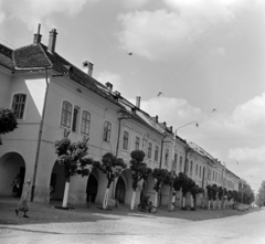 Romania,Transylvania, Bistrița, árkádok a Fő téren (piata Centrala)., 1962, Sütő András örökösei, Új Élet szerkesztőség, Fortepan #135758