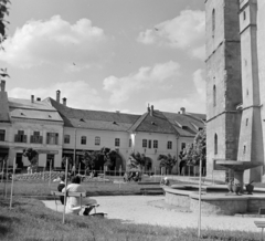 Romania,Transylvania, Bistrița, Fő tér (piata Centrala), jobbra az evangélikus templom., 1962, Sütő András örökösei, Új Élet szerkesztőség, Fortepan #135763