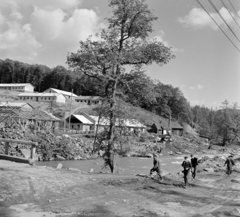 Romania,Transylvania, a Felsőfernezelyi víztározó gátjának építkezésén dolgozók szállása., 1962, Sütő András örökösei, Új Élet szerkesztőség, Fortepan #135814