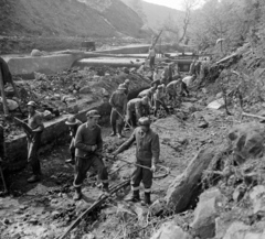 Romania,Transylvania, a Felsőfernezelyi víztározó gátjának építkezése a Firiza folyón, Nagybányától északra., 1962, Sütő András örökösei, Új Élet szerkesztőség, Fortepan #135815