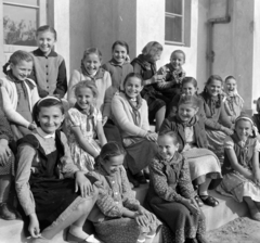 1962, Sütő András örökösei, Új Élet szerkesztőség, school, sitting on stairs, Fortepan #135848