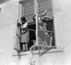 1962, Sütő András örökösei, Új Élet szerkesztőség, school, window, cleaning, Fortepan #135849