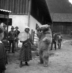 1928, Fortepan/Album020, cigányság, medvetáncoltatás, Fortepan #136015