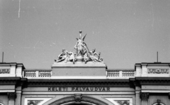 Magyarország, Budapest VIII., Keleti pályaudvar., 1984, Fortepan/Album020, pályaudvar, eklektikus építészet, Budapest, szoborcsoport, Rochlitz Gyula-terv, Feketeházy János-terv, Fortepan #136036