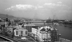 Magyarország, Gellérthegy, Budapest I., kilátás a Széchenyi Lánchíd és a Parlament felé., 1967, Fortepan/Album020, folyó, Duna, Budapest, függőhíd, Duna-híd, William Tierney Clark-terv, Fortepan #136094