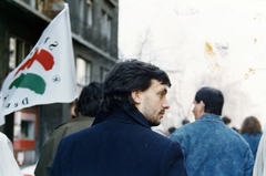 Magyarország, Budapest V., Balassi Bálint utca a Markó utca kereszteződéstől a Jászai Mari tér felé nézve. Orbán Viktor későbbi miniszterelnök., 1990, szitakri, híres ember, miniszterelnök, Szabad Demokraták Szövetsége, Budapest, politikus, FIDESZ, korteskedés, Fortepan #136139