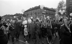 Hungary, Budapest VII.,Budapest XIV., Ötvenhatosok tere (Felvonulási tér), május 1-i felvonulás, háttérben a Dózsa György út épületei., 1974, szitakri, 1st of May parade, Budapest, Fortepan #136157