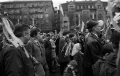 Hungary, Budapest VII.,Budapest XIV., Ötvenhatosok tere (Felvonulási tér), május 1-i felvonulás, háttérben a Dózsa György út épületei., 1974, szitakri, 1st of May parade, Budapest, Fortepan #136158