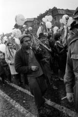 Hungary, Budapest VII.,Budapest XIV., Ötvenhatosok tere (Felvonulási tér), május 1-i felvonulás, háttérben a Dózsa György út épületei., 1974, szitakri, 1st of May parade, Budapest, Fortepan #136161